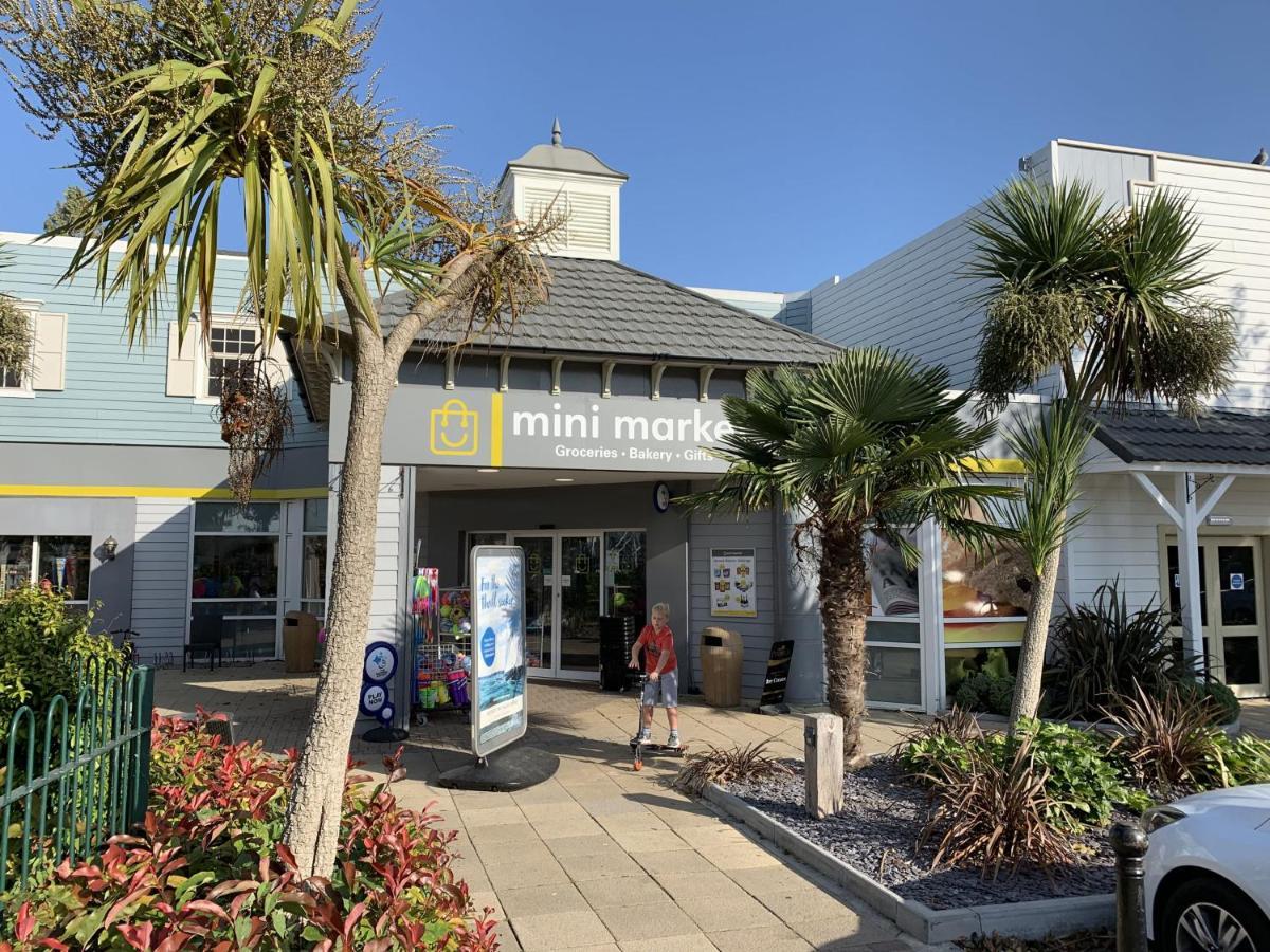 Club Tropicana Poole Extérieur photo