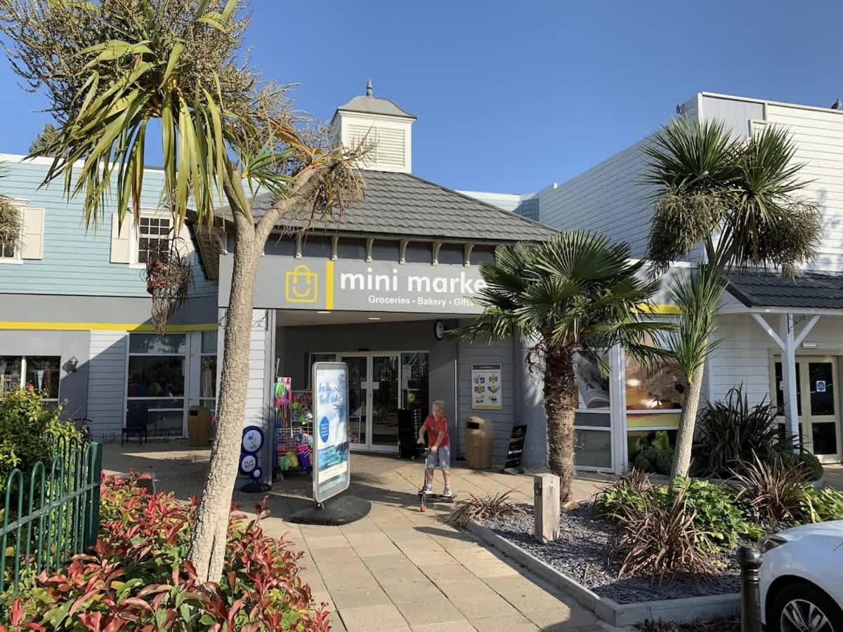 Club Tropicana Poole Extérieur photo